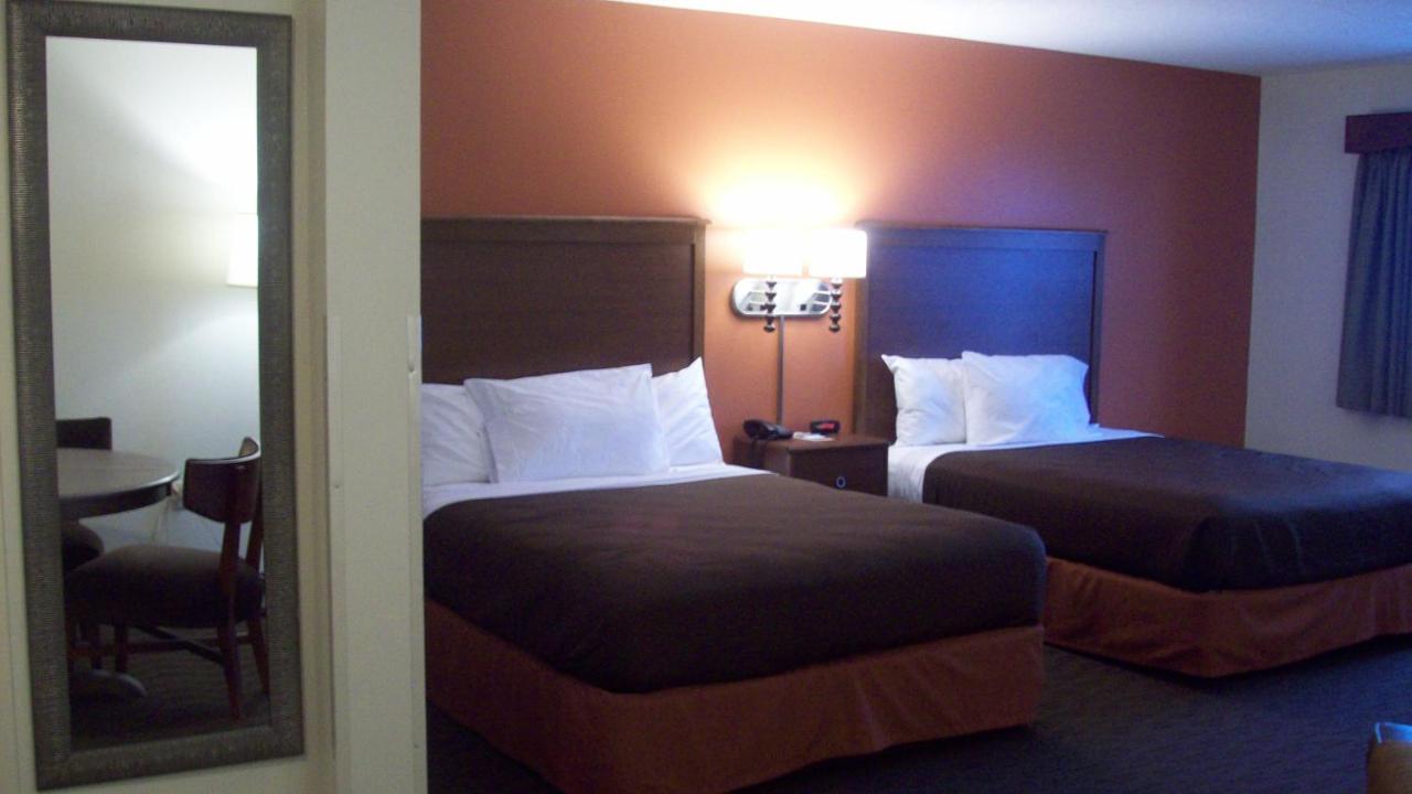 Americinn By Wyndham Silver City Екстериор снимка